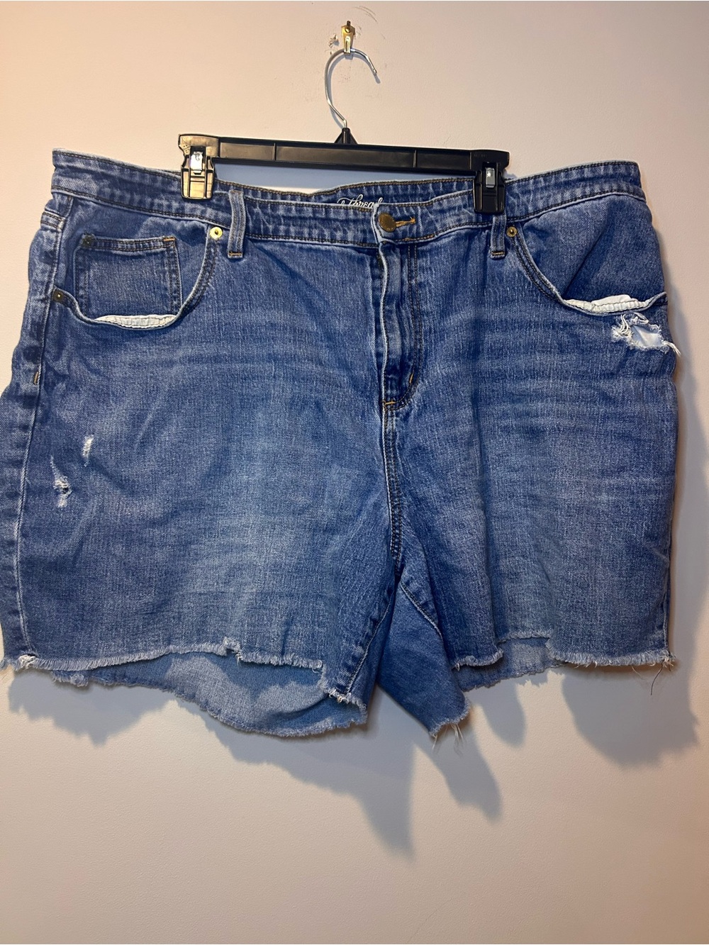 Universal Thread Shorts Womens Size 22W Plus Boyfriend Denim Cut‎ Off Distressed